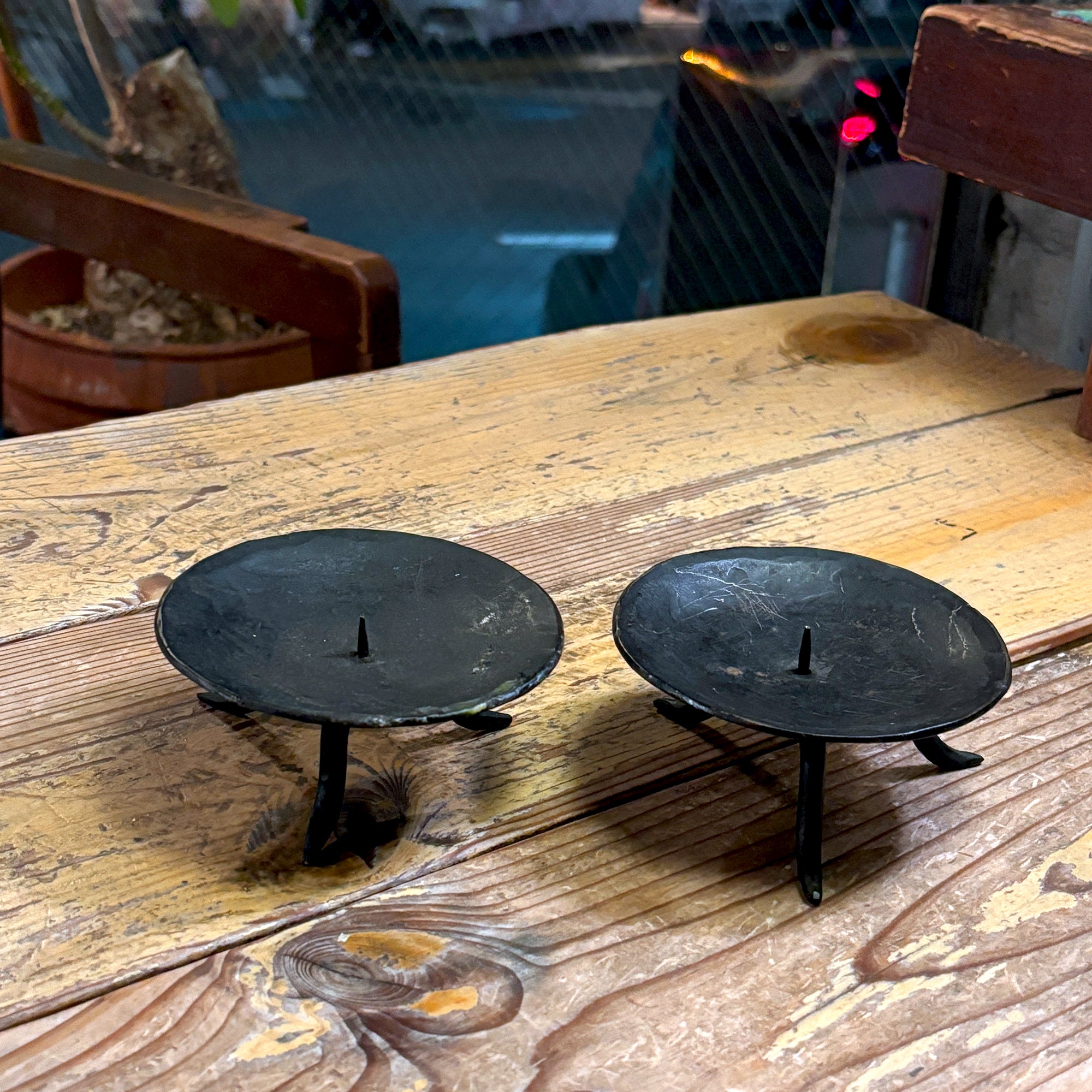 Iron Plate-Shaped Candle Holder